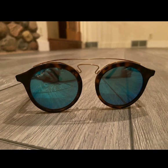 Raybans, comes with case - Picture 2 of 2